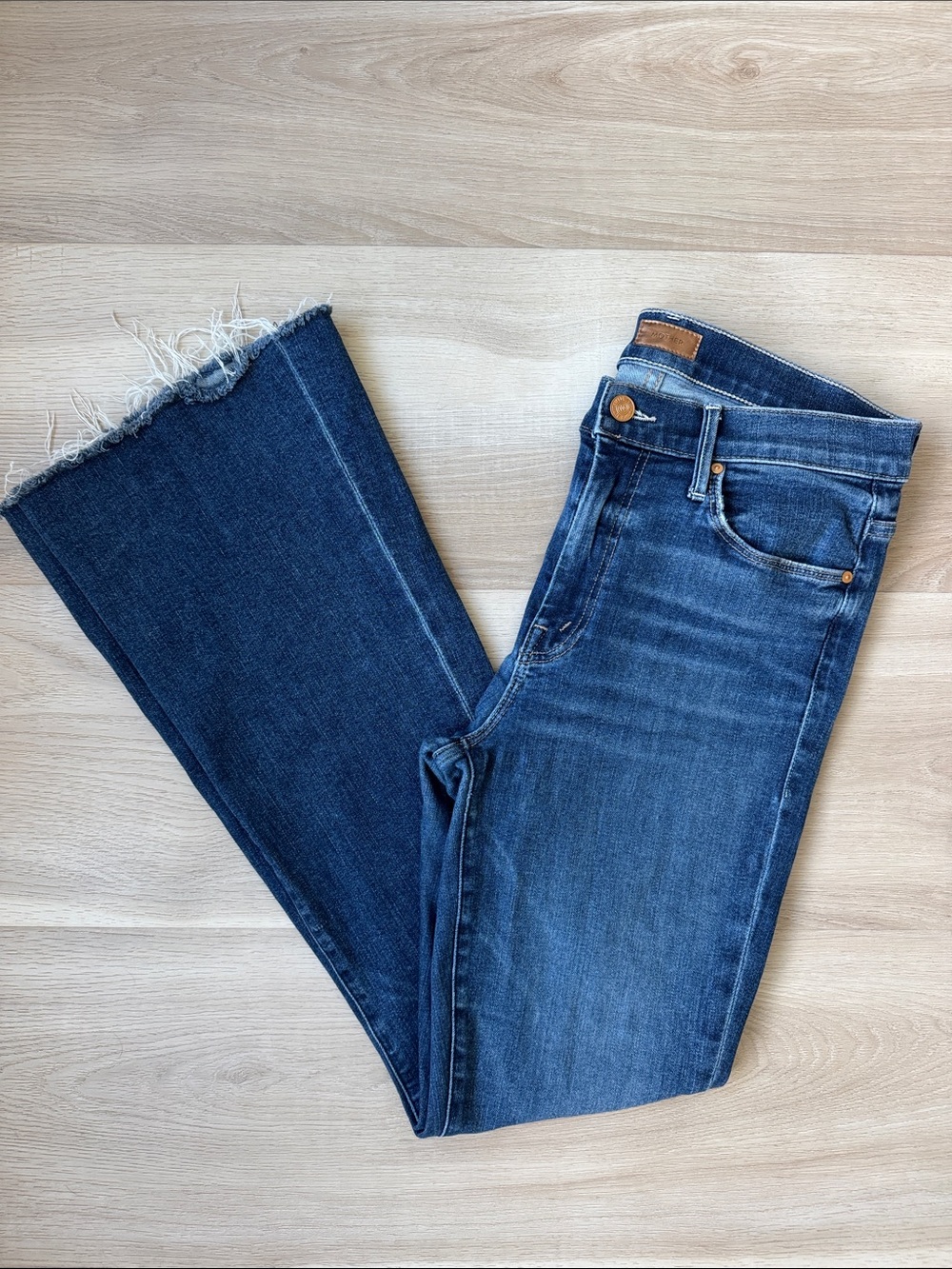MOTHER - The Weekender Fray Jeans
